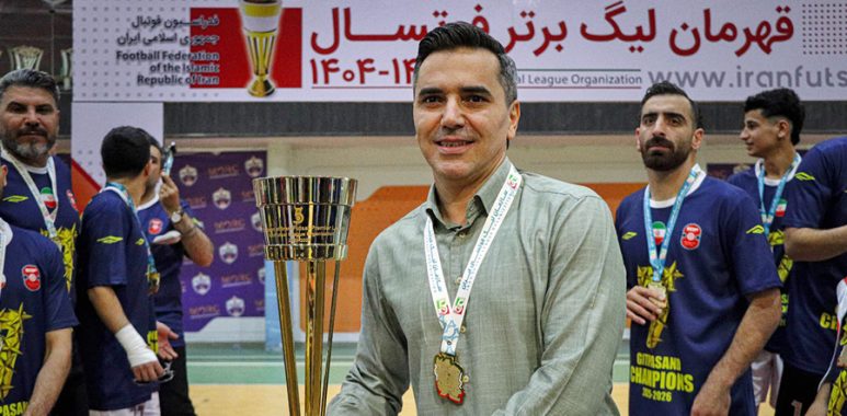 محمد کشاورز، سرمربی تیم فوتسال گیتی&zwnj;پسند..
