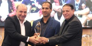 عراقی&zwnj;زاده.. دریافت تندیس بهترین تیم فوتسال 1404